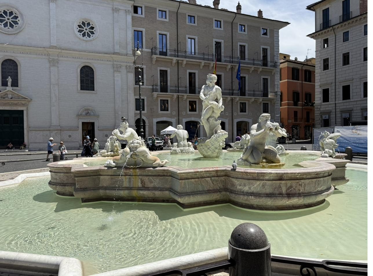 Fontana del Moro (Fountain of the Moor)